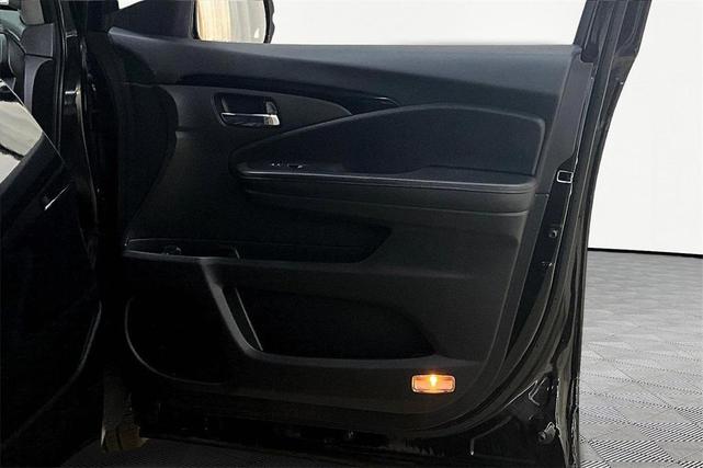 Photo of 2021 Black Honda Pilot