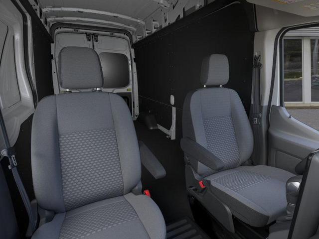 Photo of 2025 Oxford White Ford Transit-250