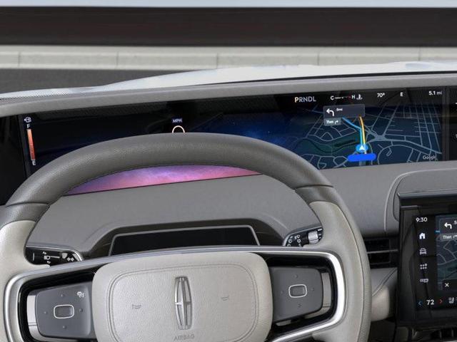 Photo of 2025 White Platinum Tri-Coat Metallic Lincoln Nautilus