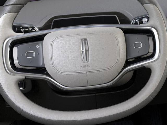 Photo of 2025 White Platinum Tri-Coat Metallic Lincoln Nautilus