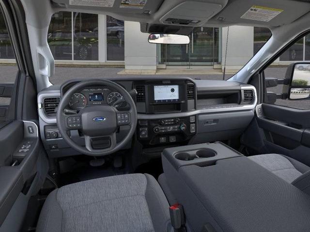 Photo of 2025 Oxford White Ford F-350