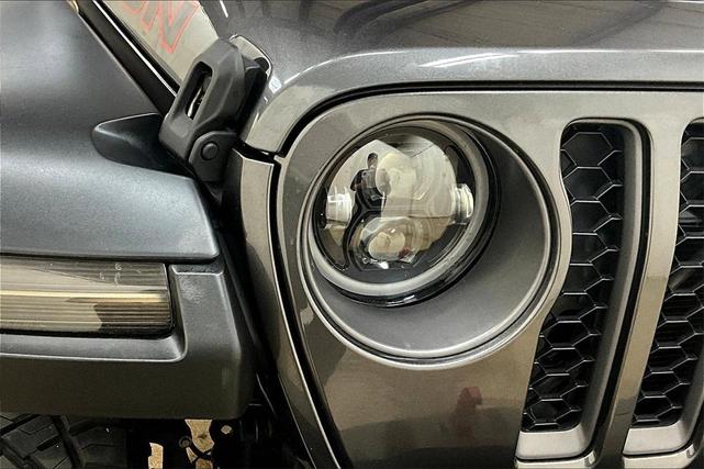 Photo of 2021 Granite Crystal Clearcoat Metallic Jeep Gladiator