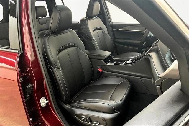 Photo of 2025 Velvet Red Pearlcoat Jeep Grand Cherokee