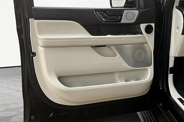 Photo of 2021 Black Lincoln Navigator