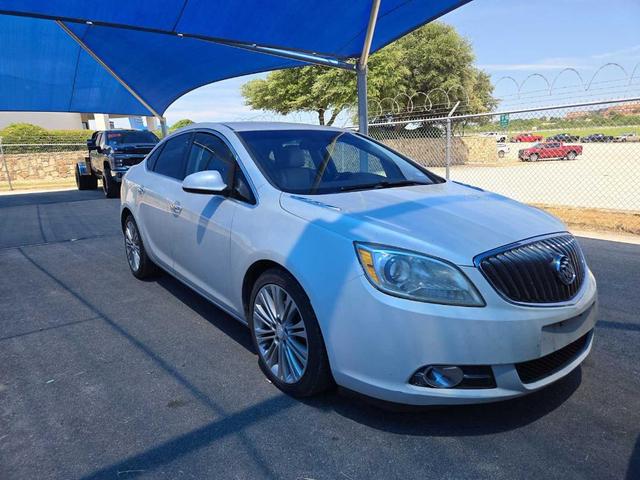 Photo of 2014 White Diamond Tri-Coat Buick Verano