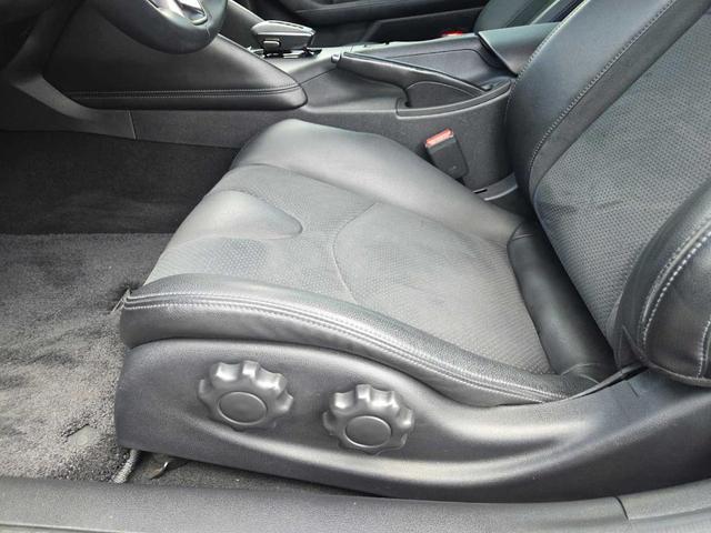 Photo of 2023 2 Tone Blue / Black Nissan Z