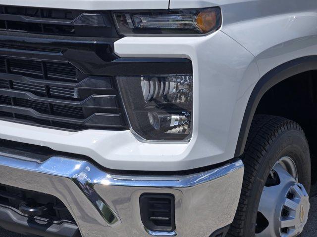 Photo of 2025 Summit White Chevrolet Silverado 3500