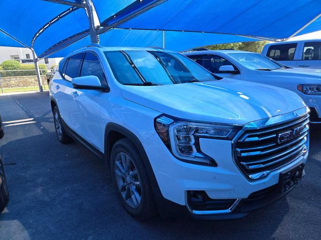 Photo of 2022 Summit White GMC Terrain