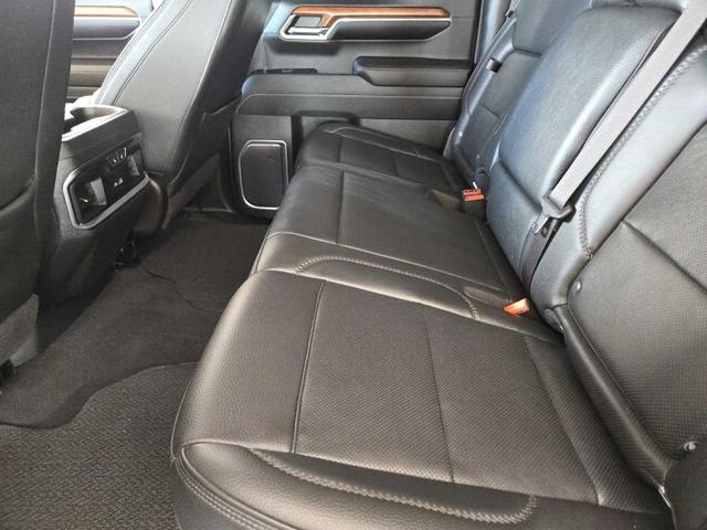 Photo of 2022 Summit White GMC Sierra 1500