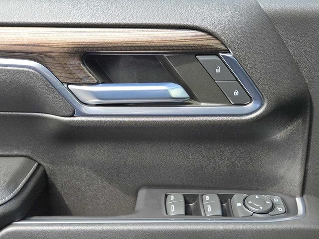 Photo of 2022 Glacier Blue Metallic Chevrolet Silverado 1500
