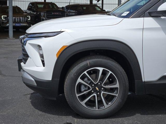 Photo of 2026 Summit White Chevrolet Trailblazer