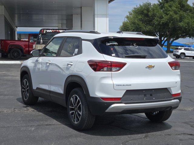 Photo of 2026 Summit White Chevrolet Trailblazer
