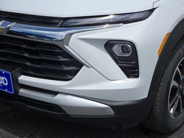 Photo of 2026 Summit White Chevrolet Trailblazer
