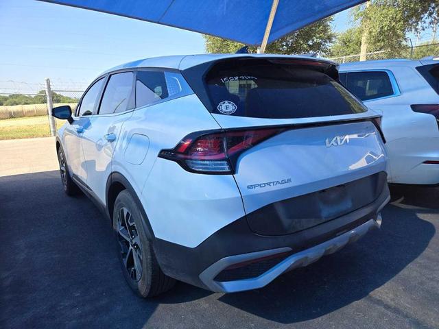 Photo of 2023 Glacial White Pearl Kia Sportage