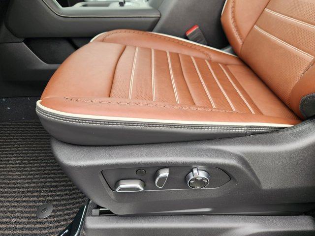 Photo of 2025 Summit White GMC Sierra 2500