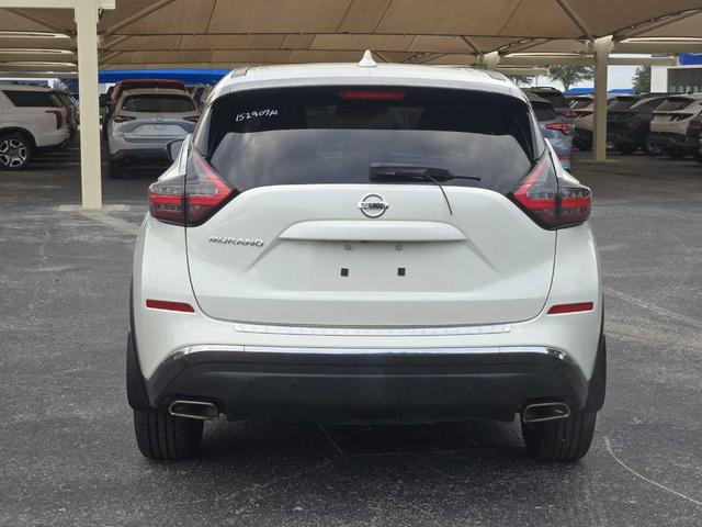Photo of 2020 White Nissan Murano