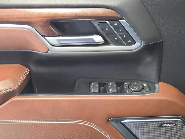 Photo of 2024 Onyx Black GMC Sierra 2500