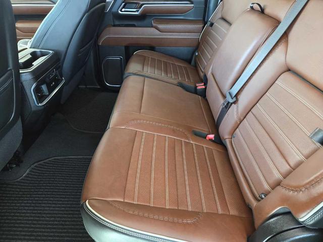 Photo of 2024 Onyx Black GMC Sierra 2500