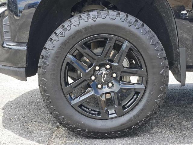 Photo of 2021 Black Chevrolet Silverado 1500