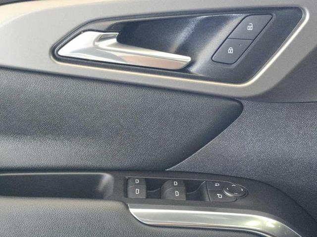 Photo of 2024 Summit White Chevrolet Traverse