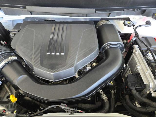 Photo of 2024 Summit White Chevrolet Traverse