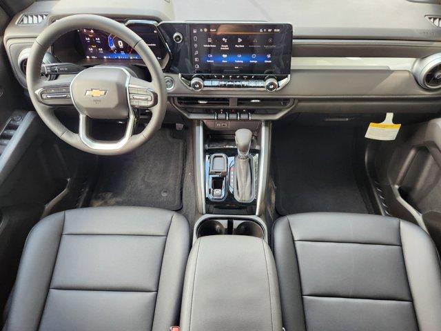 Photo of 2025 Summit White Chevrolet Colorado