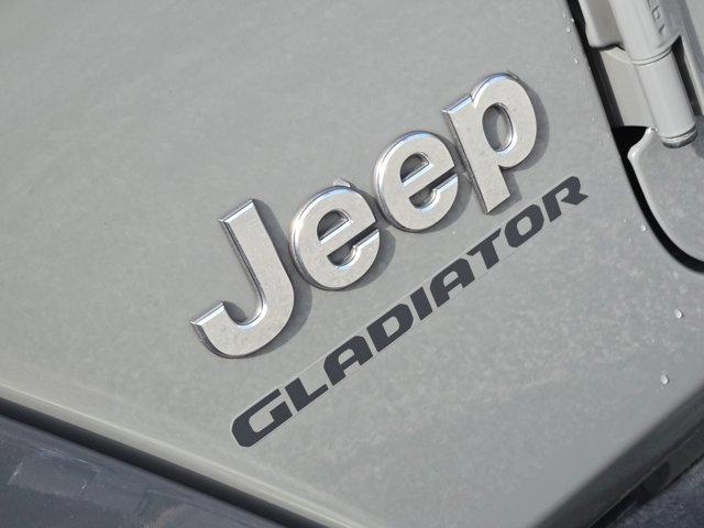 Photo of 2022 Sting Gray Clearcoat Jeep Gladiator