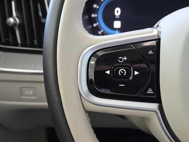 Photo of 2025 Platinum Grey Metallic Volvo XC60