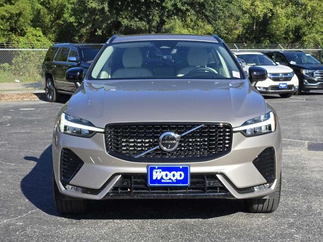 Photo of 2025 Platinum Grey Metallic Volvo XC60