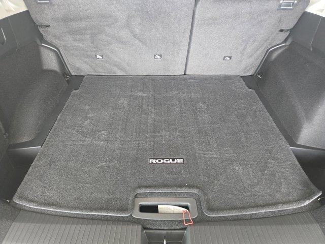 Photo of 2023 White Nissan Rogue
