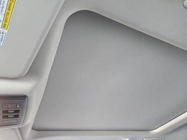 Photo of 2023 White Nissan Rogue