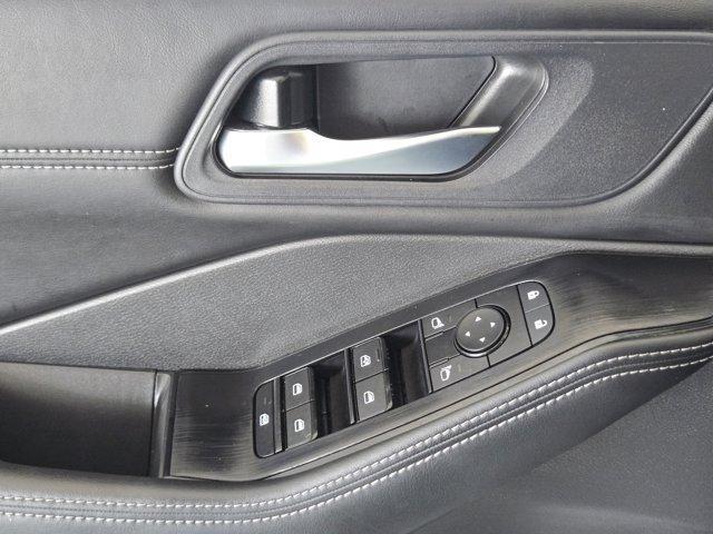 Photo of 2023 White Nissan Rogue