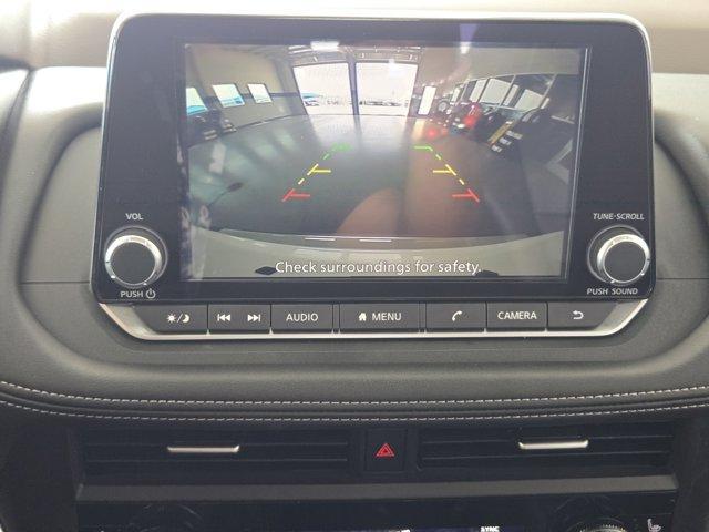 Photo of 2023 White Nissan Rogue