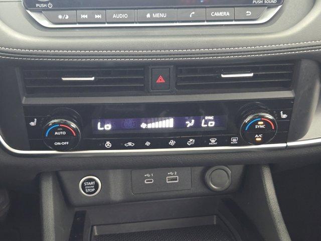 Photo of 2023 White Nissan Rogue