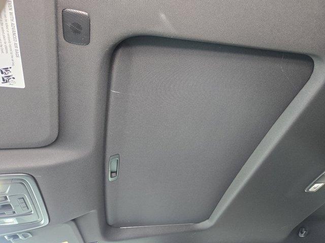 Photo of 2025 Summit White GMC Sierra 2500