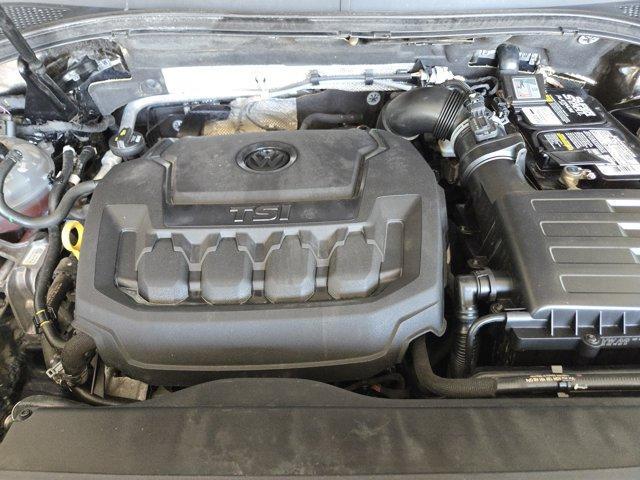 Photo of 2018 Deep Black Pearl Effect Volkswagen Tiguan