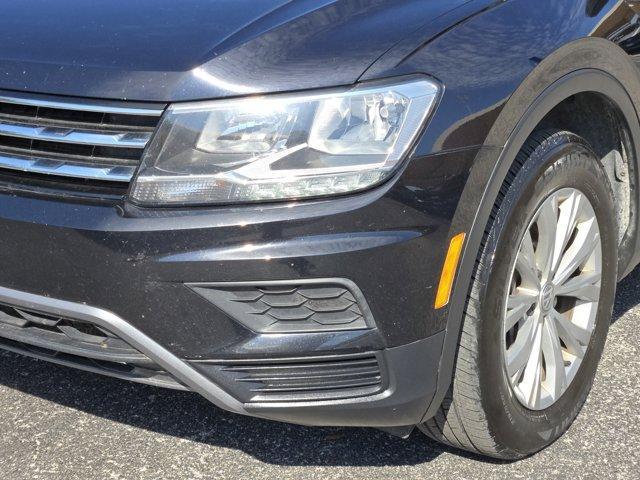 Photo of 2018 Deep Black Pearl Effect Volkswagen Tiguan