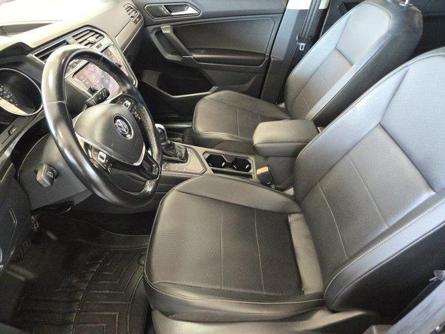 Photo of 2018 Deep Black Pearl Effect Volkswagen Tiguan