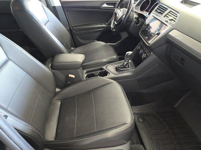 Photo of 2018 Deep Black Pearl Effect Volkswagen Tiguan