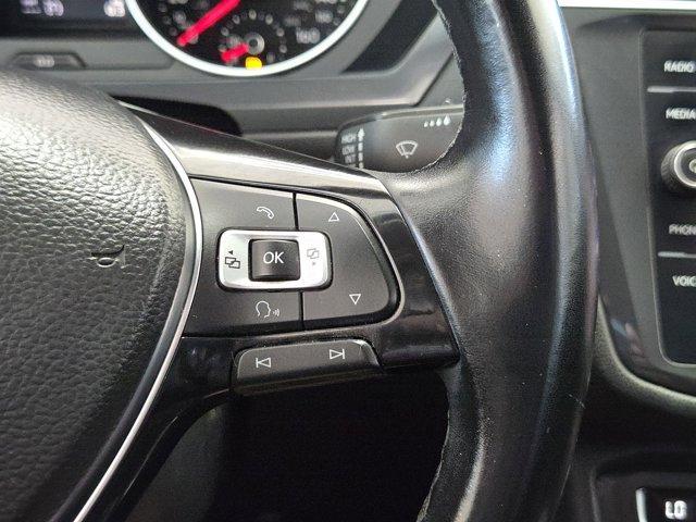 Photo of 2018 Deep Black Pearl Effect Volkswagen Tiguan
