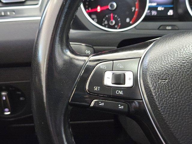 Photo of 2018 Deep Black Pearl Effect Volkswagen Tiguan