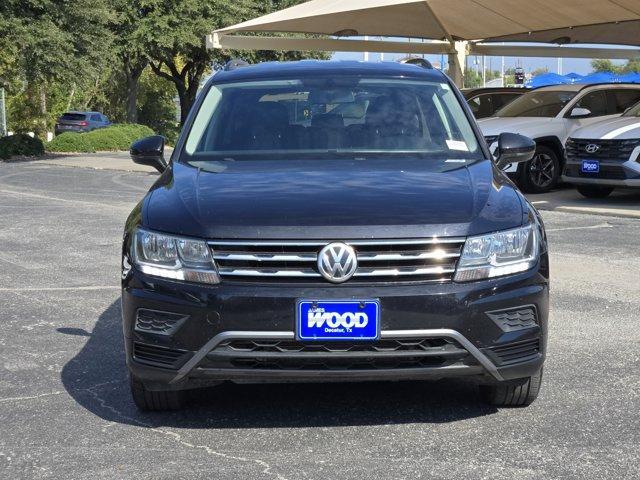 Photo of 2018 Deep Black Pearl Effect Volkswagen Tiguan
