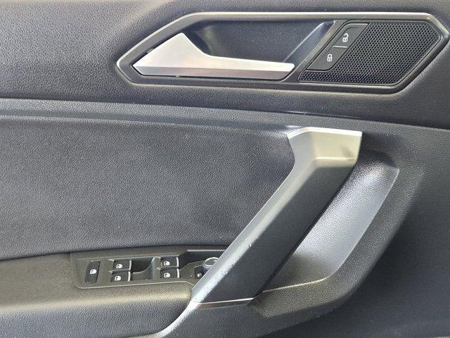 Photo of 2018 Deep Black Pearl Effect Volkswagen Tiguan
