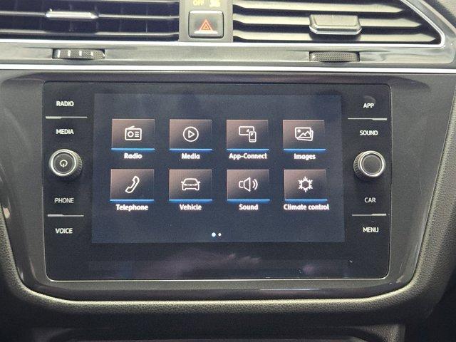 Photo of 2018 Deep Black Pearl Effect Volkswagen Tiguan