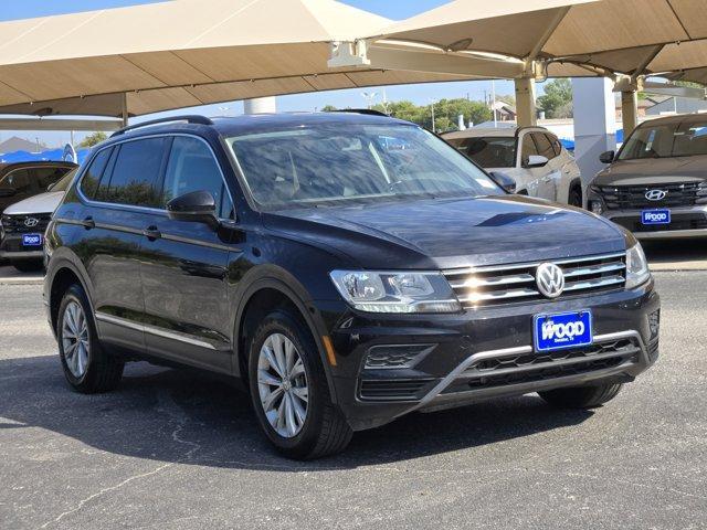 Photo of 2018 Deep Black Pearl Effect Volkswagen Tiguan