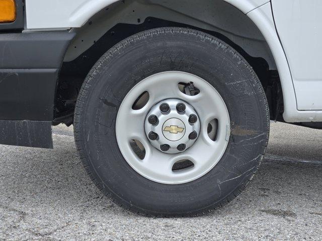 Photo of 2025 Summit White Chevrolet Express 2500