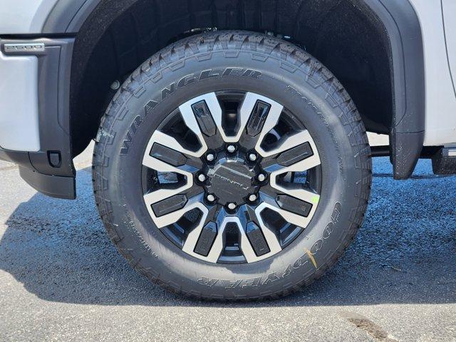 Photo of 2025 White Frost Tri-Coat GMC Sierra 2500