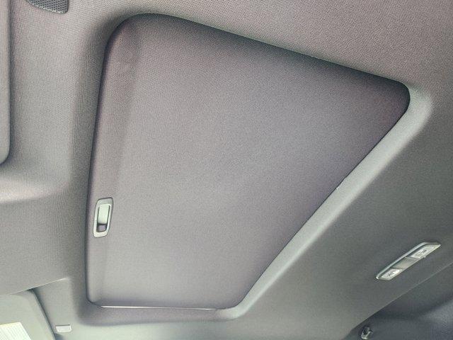 Photo of 2025 Summit White GMC Sierra 2500