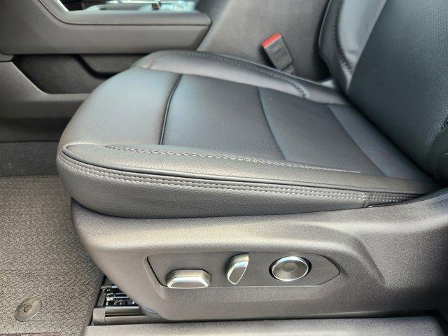Photo of 2025 Summit White GMC Sierra 2500