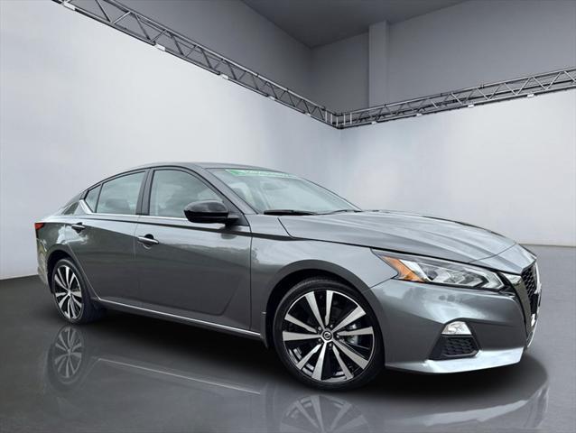 Photo of 2022 Gun Metallic Nissan Altima